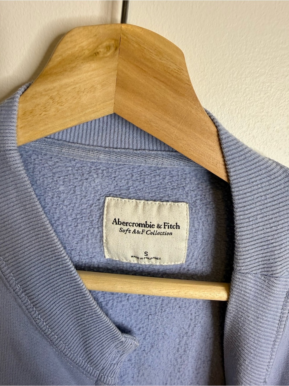 Abercrombie & Fitch Lavender Crewneck Sweatshirt Button down sweater size small - Picture 5 of 7
